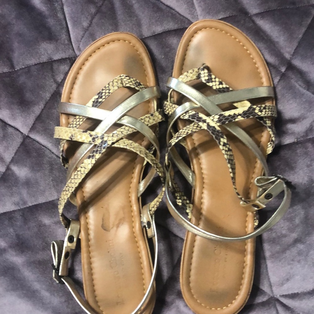 LORENZO CHELINI sandals signs of wear on toe/heel